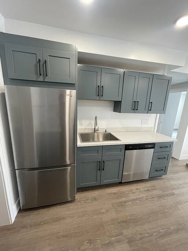 Building Photo - Newly renovated 2-BR/1.5BA apartment