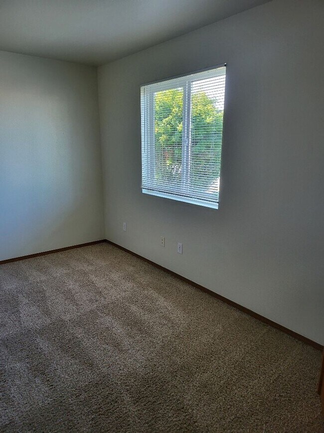 Building Photo - r159