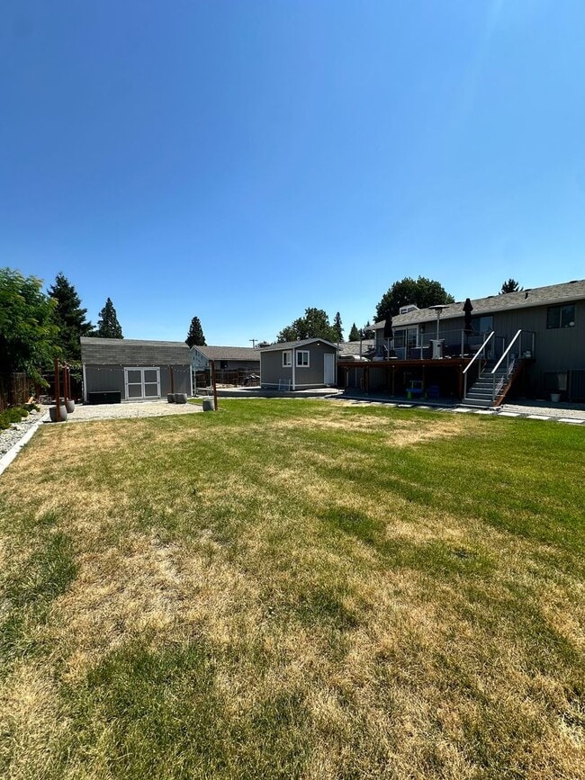 Building Photo - Gorgeous single- family home with Detached...