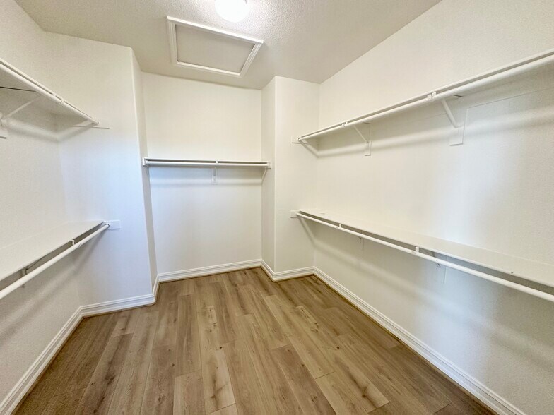 Building Photo - 1976 Lakota St