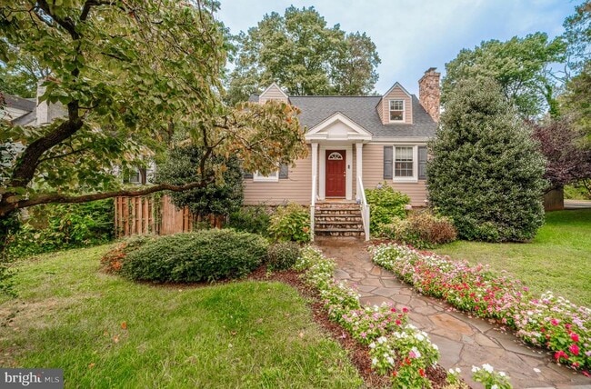Primary Photo - 2900 Monroe Pl