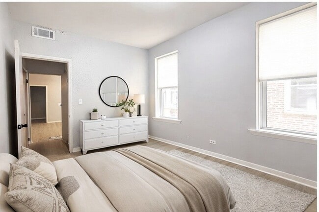 Building Photo - 902 W Margate Terrace