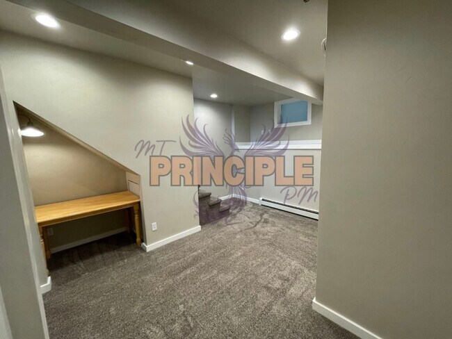 Building Photo - Charming 2-Bedroom Home on the Flats