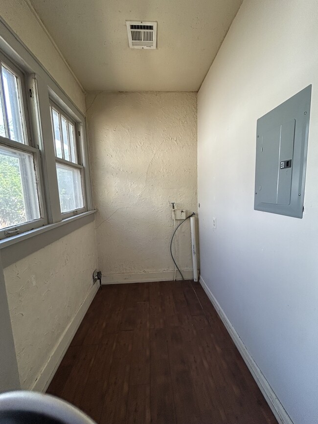 Building Photo - 215 S 29th St