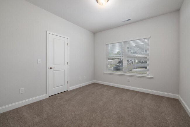 Building Photo - 55 Bushel Basket Dr