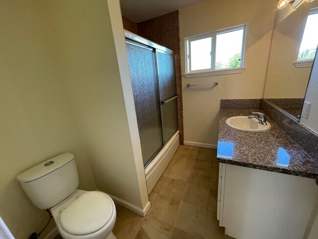Building Photo - Unit 3