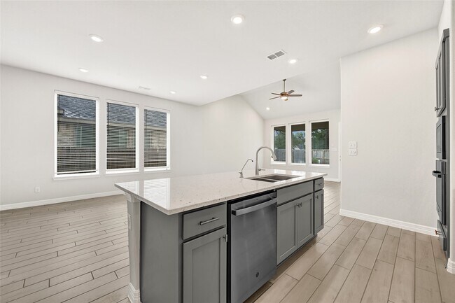 Building Photo - 9319 Galloway Wds Trl