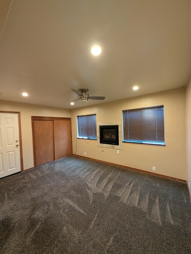 Building Photo - 6688 Estates Dr