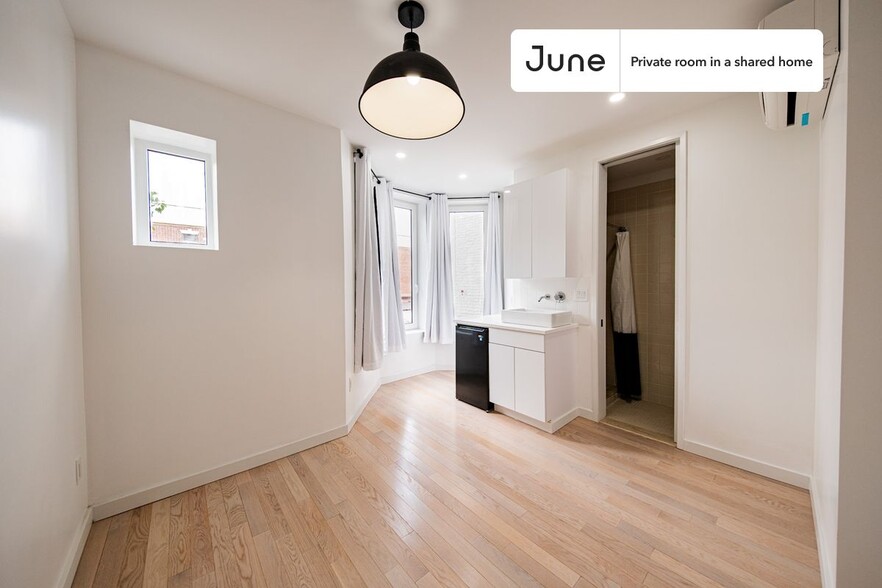 Primary Photo - Room in Shared 4 bed/4 bath home