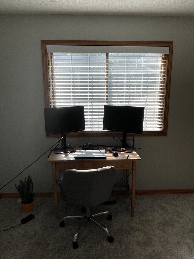 Building Photo - 185 Heather Ln