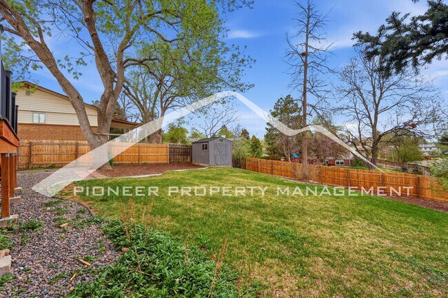 Building Photo - Gorgeous Home with Central AC and Fenced Yard