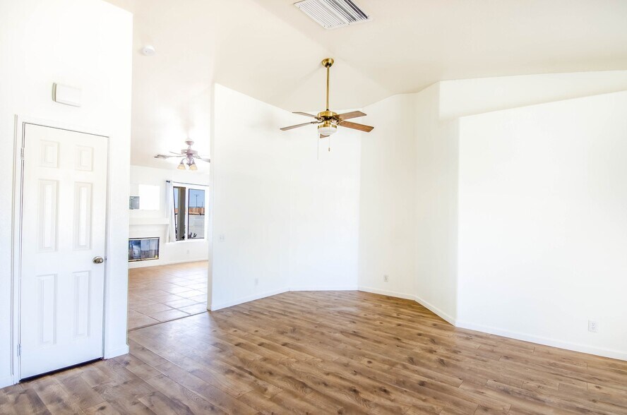 Building Photo - 72548 Sunnyslope Dr