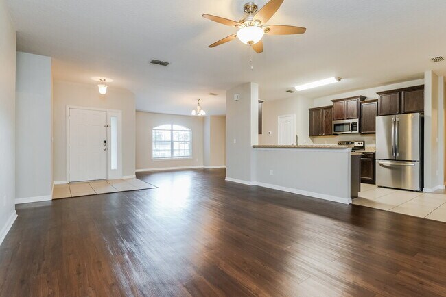 Building Photo - 13307 Tamarack Blvd