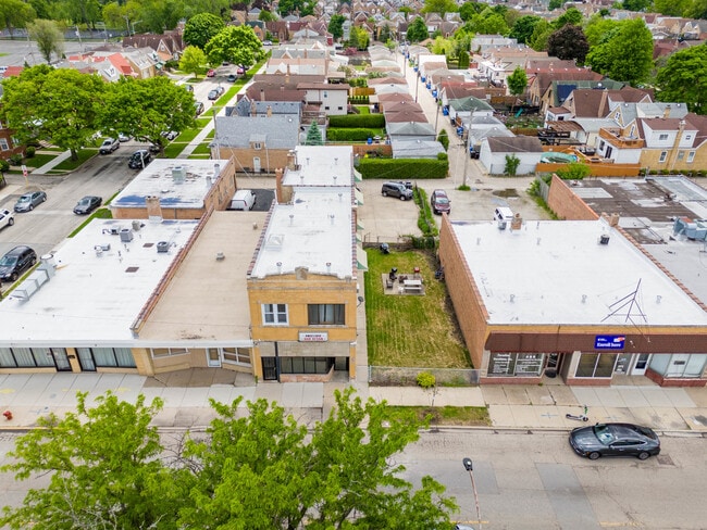 Building Photo - 7041 W Addison St