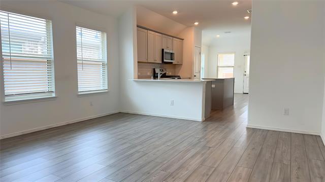 Building Photo - 2925 Meadowlands Dr