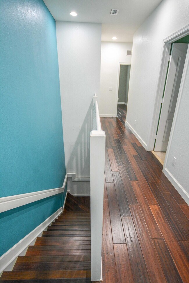 Building Photo - 4342 Brewster Ln