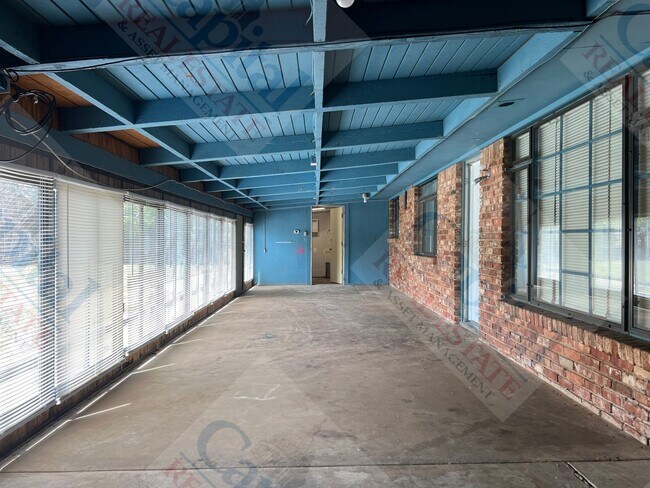 Building Photo - Spacious Home With Classic Charm