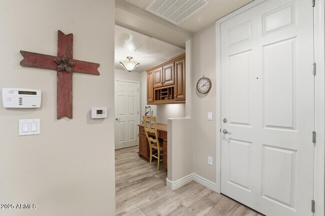 Building Photo - 5350 E Deer Valley Dr