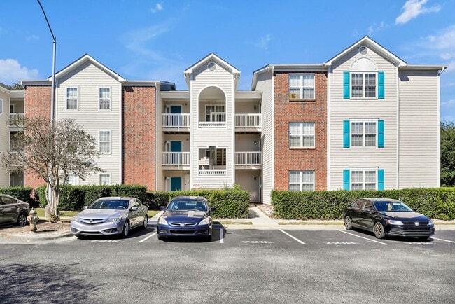 Building Photo - Freshly Painted! New Luxury Vinyl Plank Floors! Updated Lighting! Pool View Unit! Cape Cottages C...
