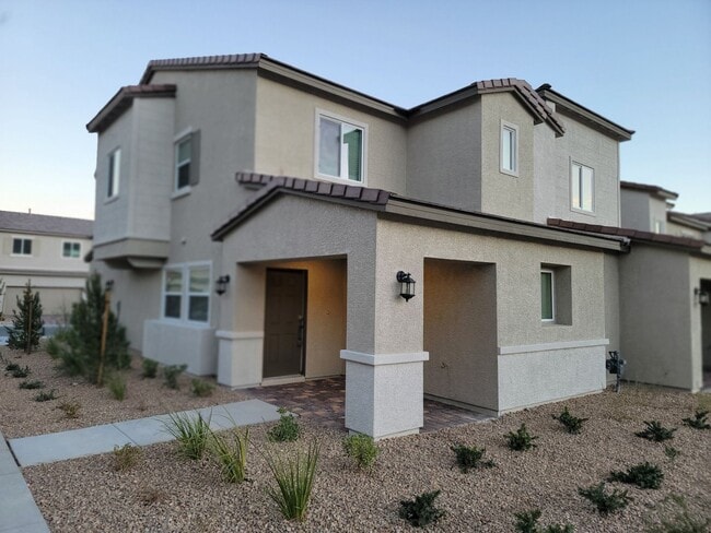Stunning 4 Bedroom Townhome - Stunning  4 Bedroom Townhome