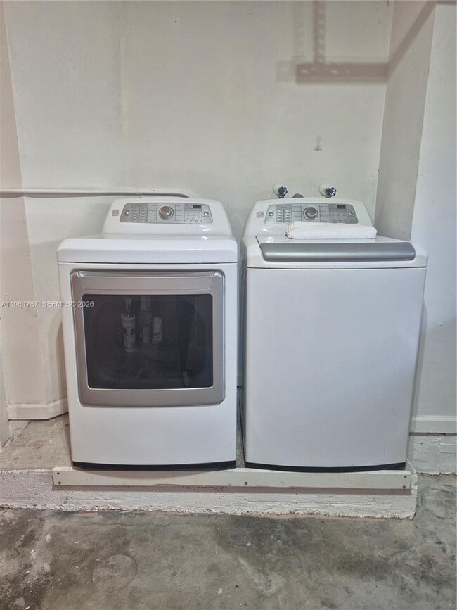 Building Photo - 16955 SW 142nd Pl