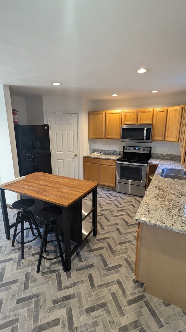 Building Photo - 2562 Creve Coeur Dr