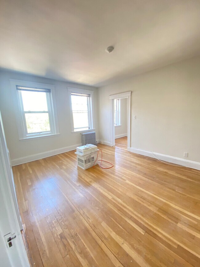 Building Photo - 28 Langdon St