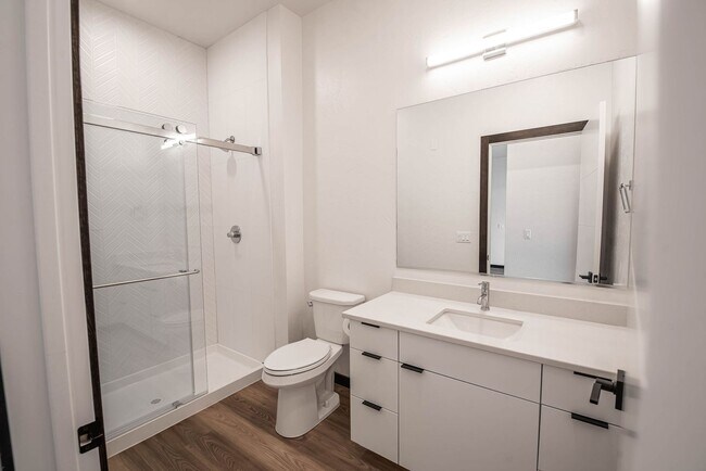 Building Photo - Modern Midtown Living | 2 Bed, 2 Bath Near...