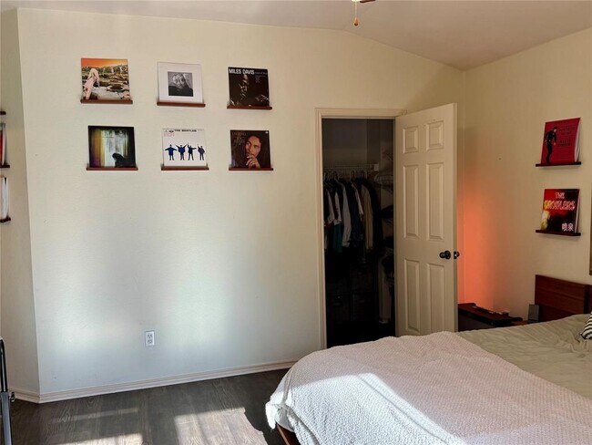 Building Photo - 2308 Sweet Clover Dr