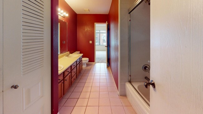 Building Photo - 449 S Wright St