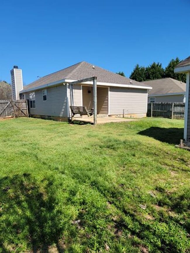 Building Photo - Modern Oasis with All the Amenities – Your...