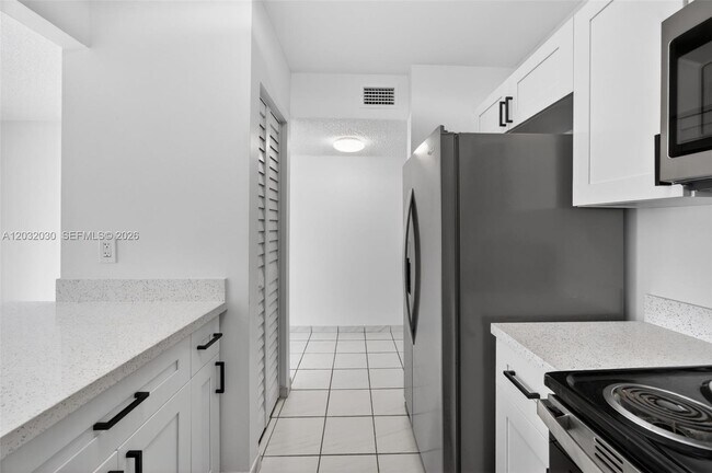 Building Photo - 800 SW 104th Ct
