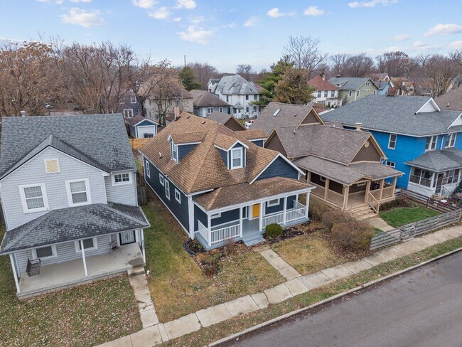 Building Photo - 2224 N Kenwood Ave
