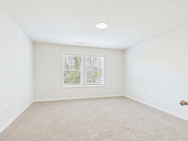 Building Photo - 3 Bed, 3.5 Bath, Finished Basement room, 2 car garage, walkable to Woodstock Middle and High scho...