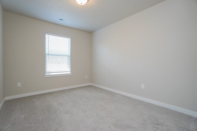 Building Photo - 3067 N Greengate Wy