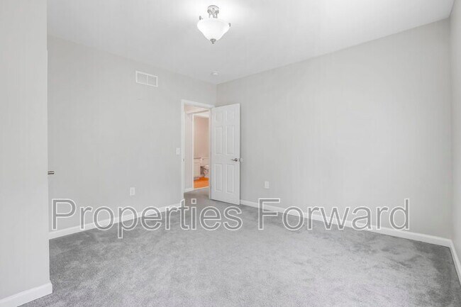 Building Photo - 1342 E Fulton St