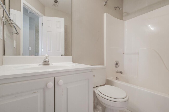 Building Photo - 405 Donelson Loop