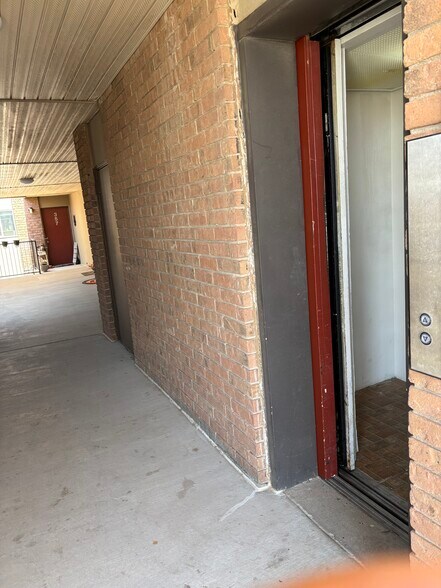 Building Photo - 4433 N Stanton St