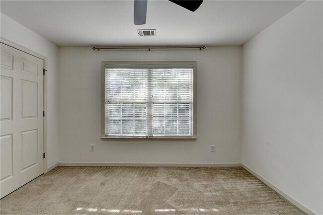 Building Photo - 3335 Castleberry Village Cir