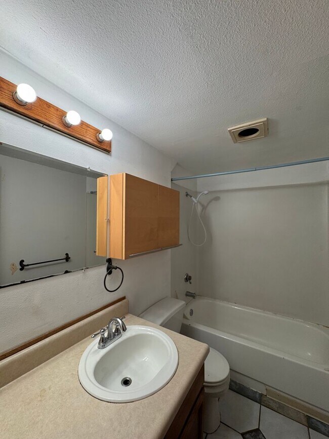 Building Photo - Beautiful Wedgwood Home with Flexible Living + 2nd Kitchen