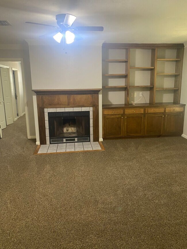 Building Photo - KILLEARN LAKES HOME