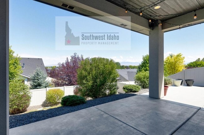 Building Photo - 476 W Buroak Dr