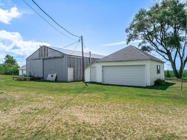 Building Photo - 7496 Wolf Rd