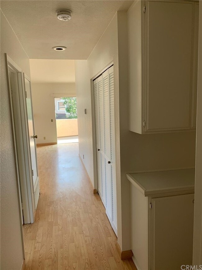 Building Photo - 543 Springbrook N