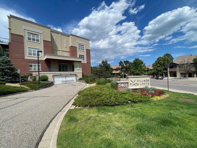 Building Photo - Stylish & Spacious 2-Bedroom Loft-Style Re...
