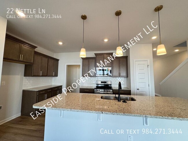 Building Photo - Brand New townhouse, pool community, Open ...