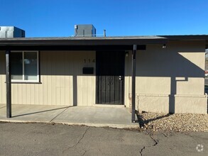 Building Photo - 2bed/1bath duplex 1 block from Vaca High S...