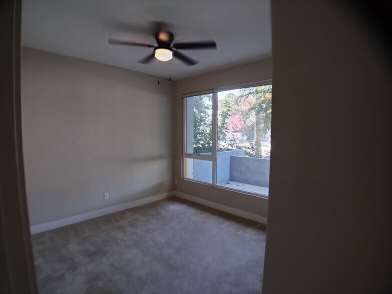Building Photo - 139 W Live Oak Ave