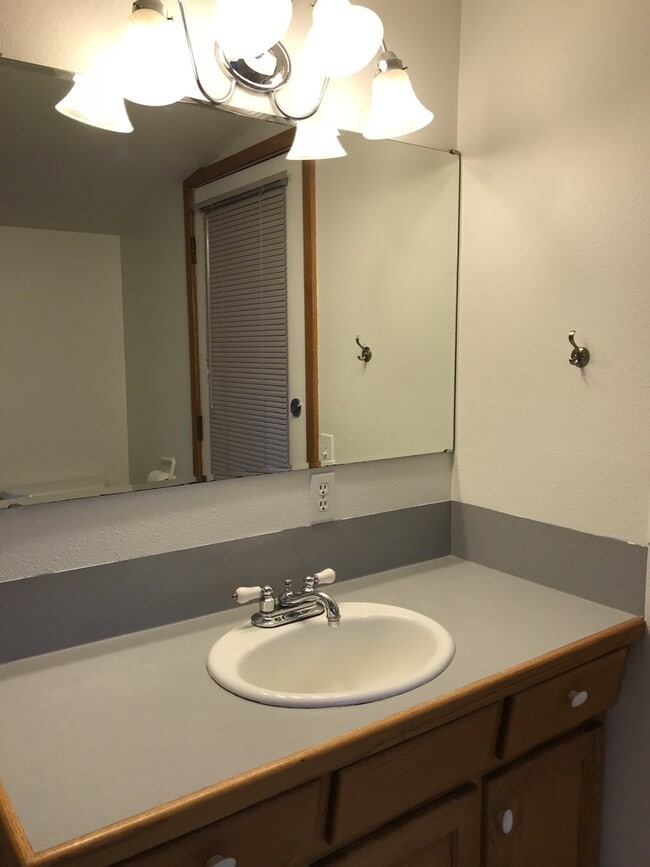 Building Photo - Charming Westside bungalow, located on New...