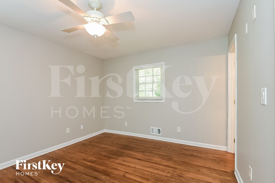 Building Photo - 2340 Melody Ln NW